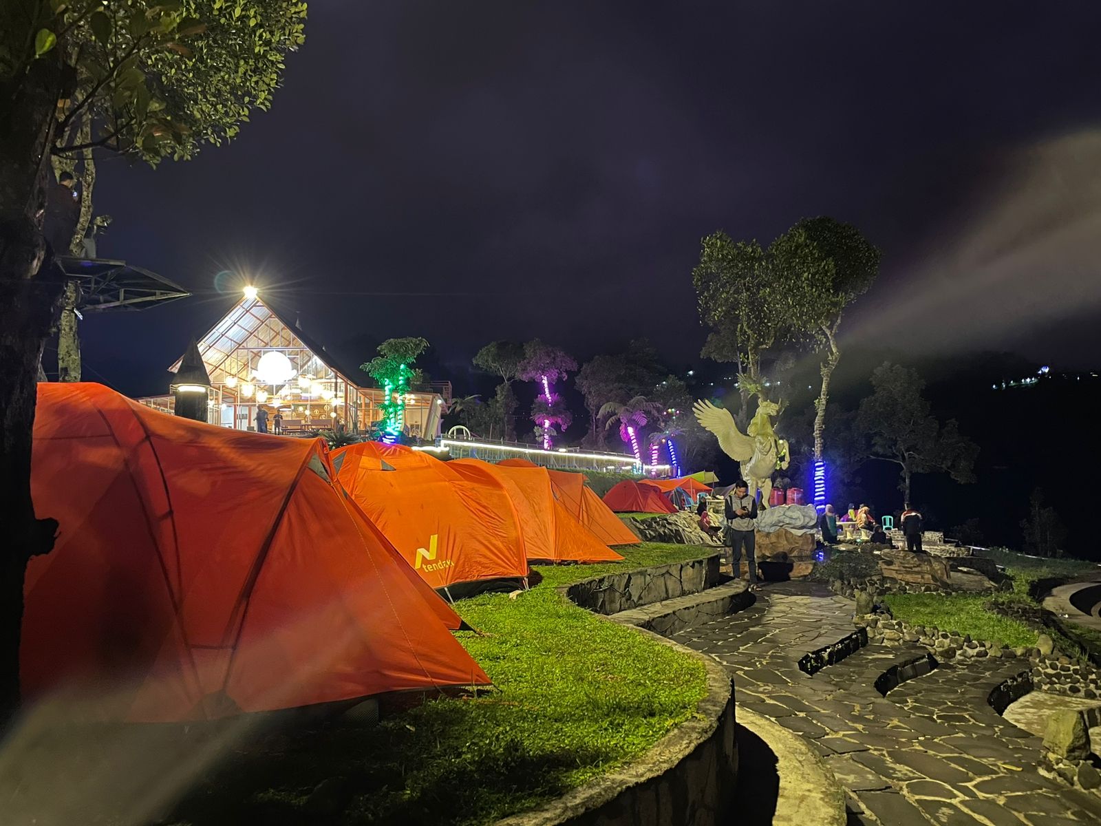 Panorama Negeri Kahyangan pada saat malam hari