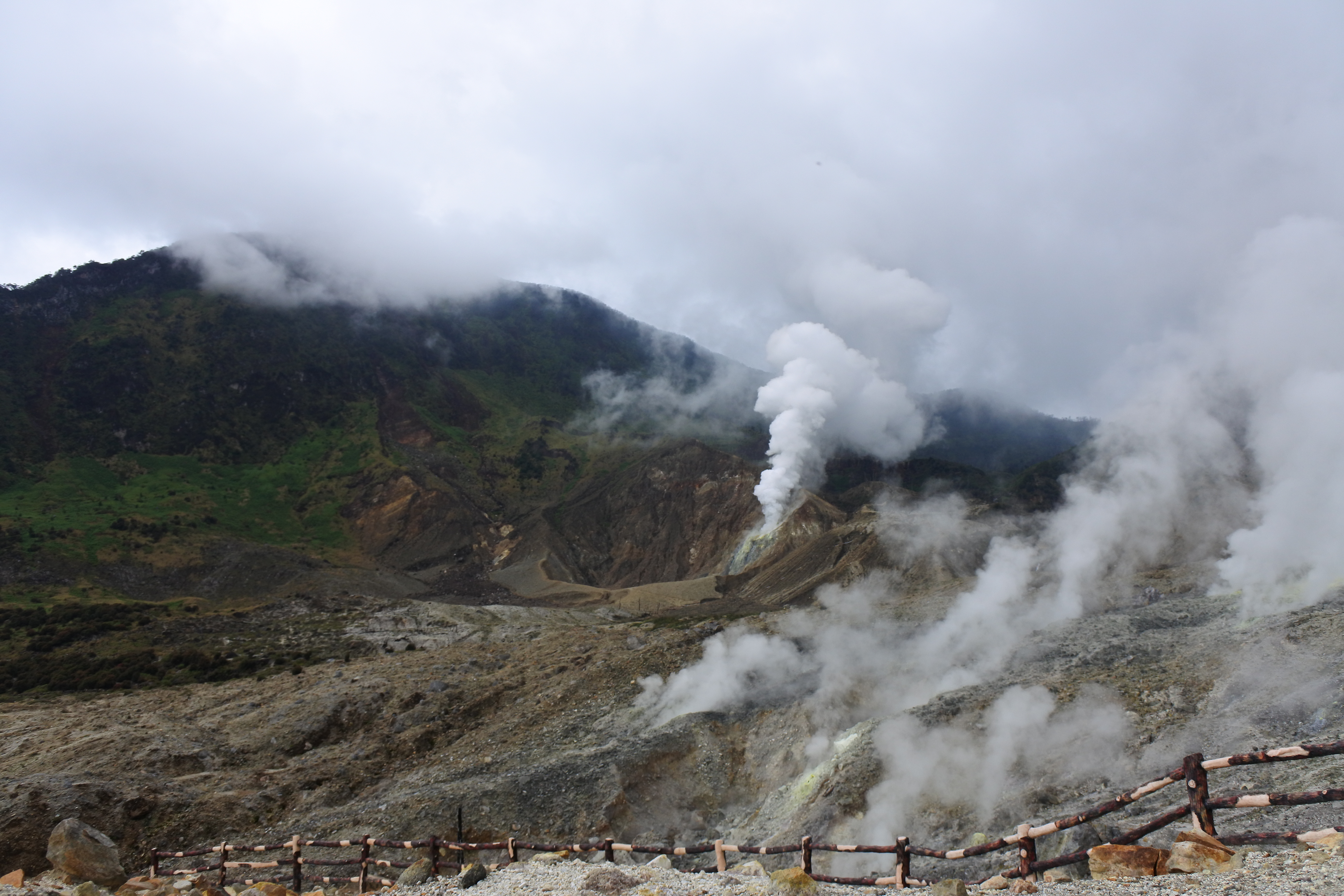 Kawah Vulkanis Gunung Papandayan/Foto: Dokumentasi Pribadi.