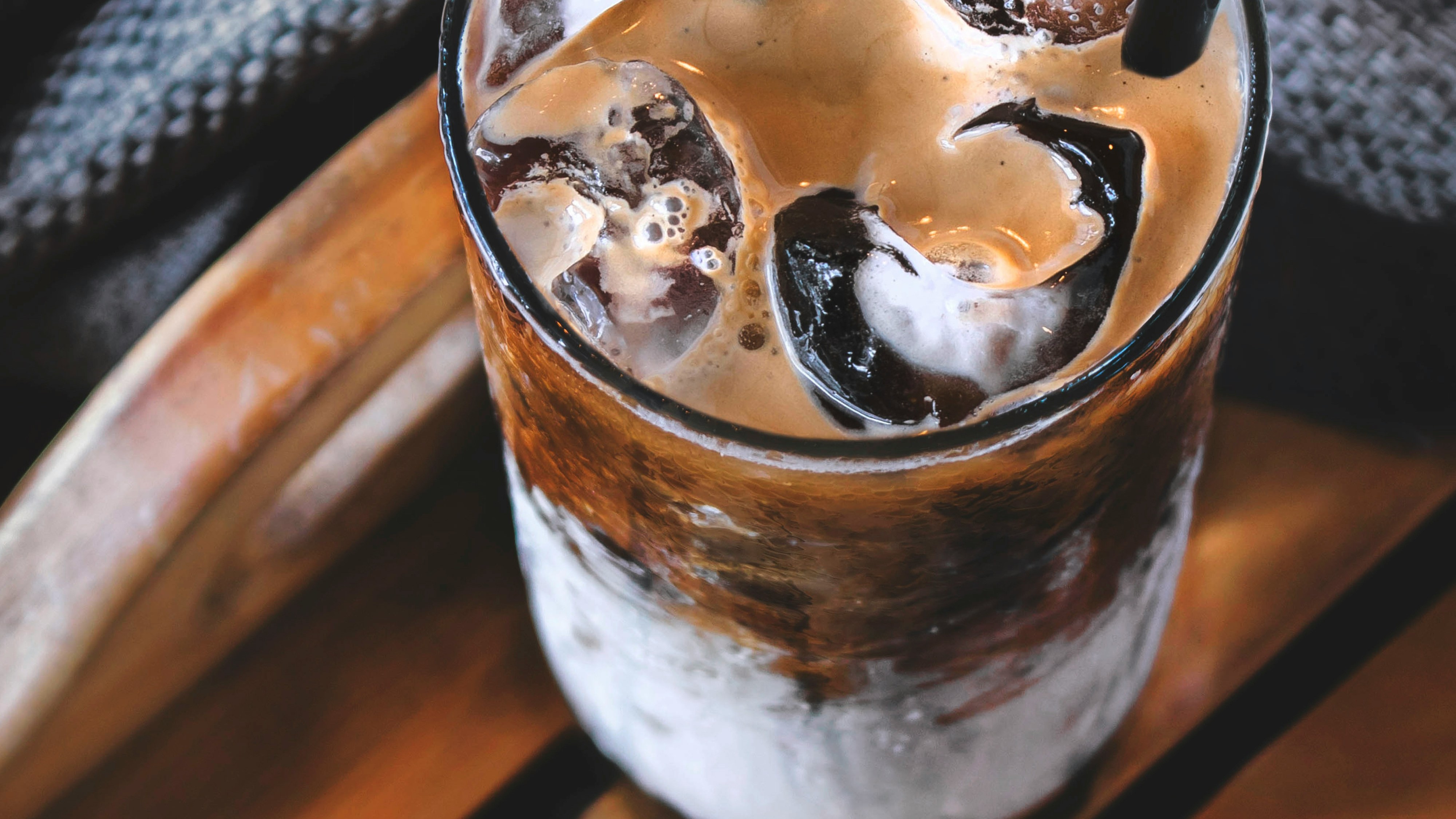 Cafe Latte - Eiliv Aceron (Unsplash)