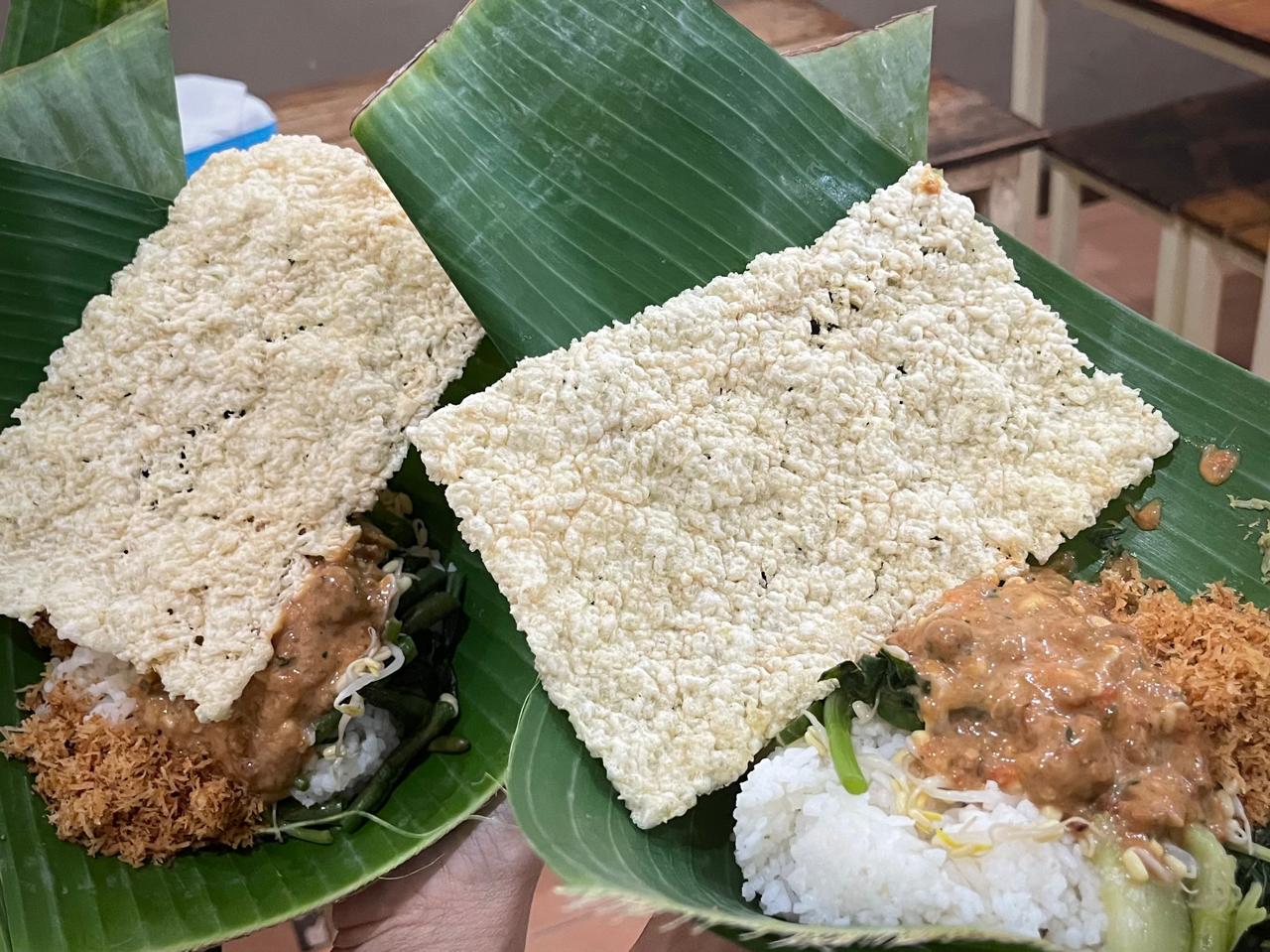 Nasi Pecel Makanan Khas Kota Madiun | Sumber: Good News From Indonesia @KKN UGM Unit Madiun