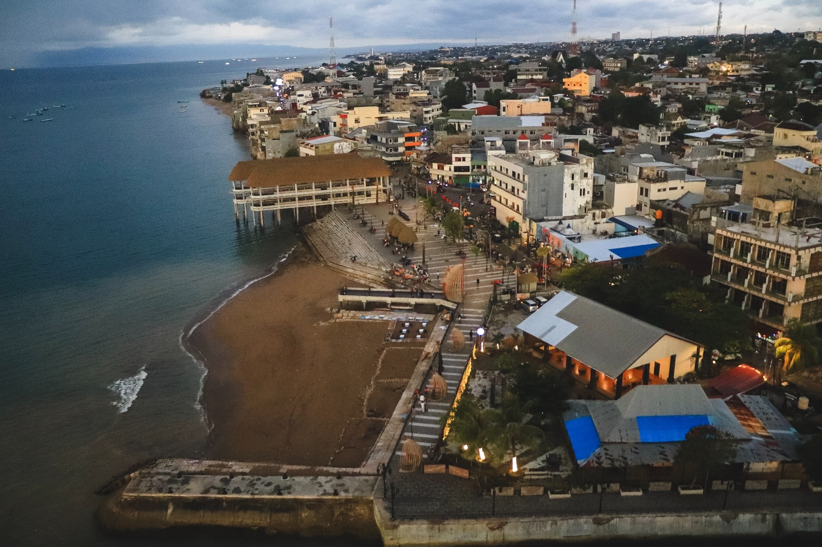 Panorama Pantai Teddy's dari atas