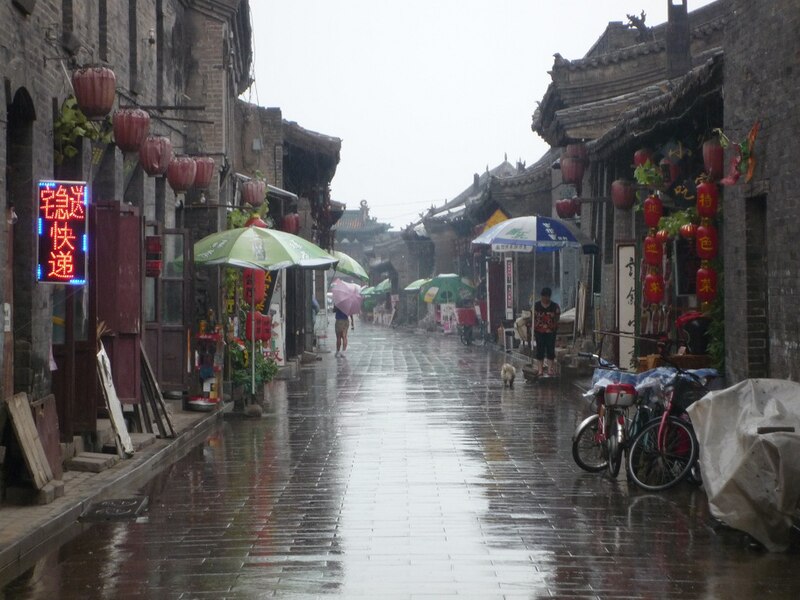 Ilustrasi hujan (Kota Pingyao, China setelah hujan) | Wikimedia Commons (Bbb0777)