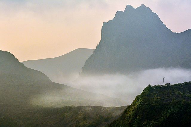 Puncak Sumbing Gunung Kelud, Wisata di antara Kediri, Blitar dan Malang | Sumber: Wikimedia Commons @Lokesywara