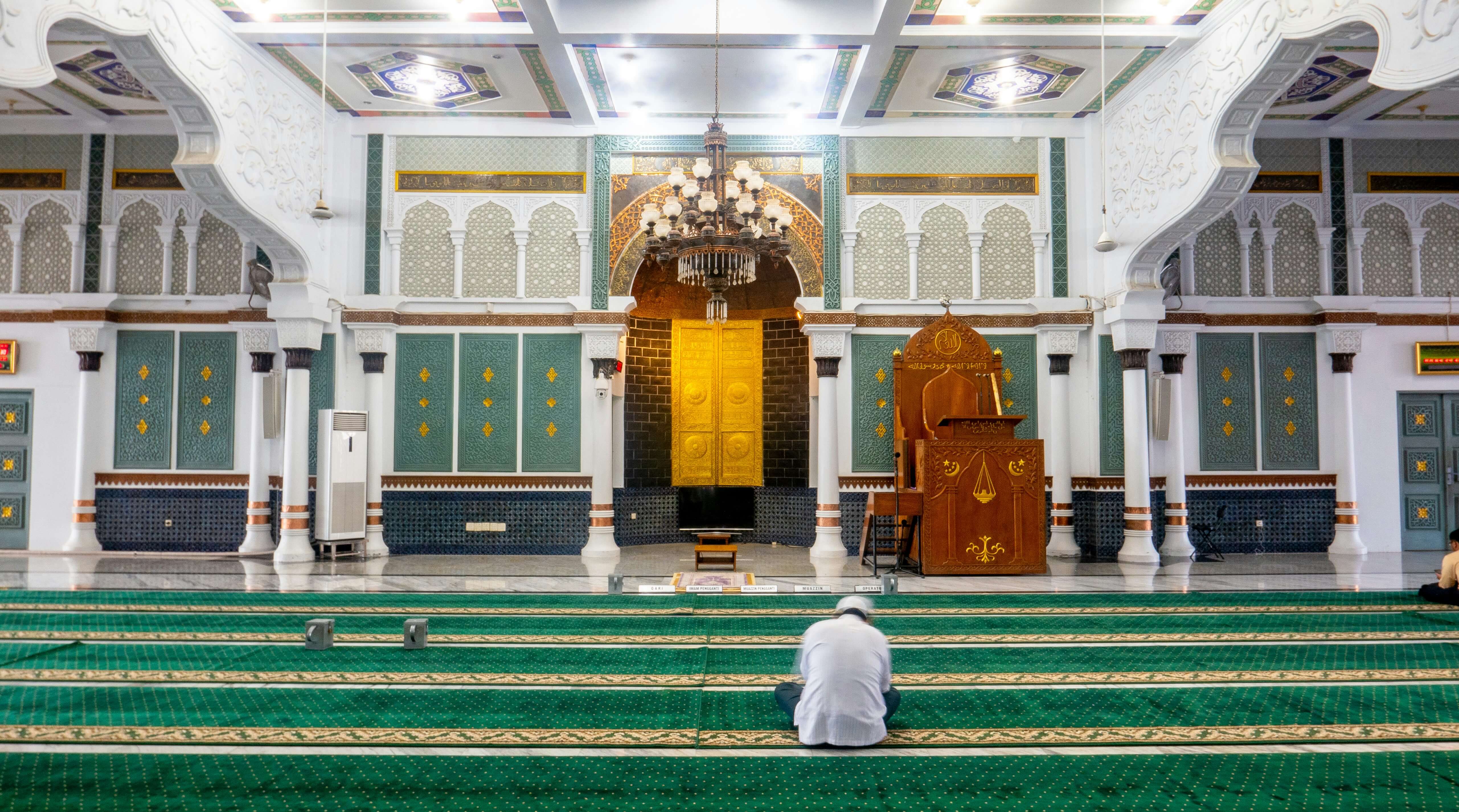 Ilustrasi Memperbanyak Ibadah Shalat Sunnah sebagai Amalan Baik di Bulan Rajab | Sumber: Unsplash.com @Sangga Rima Roman Selia