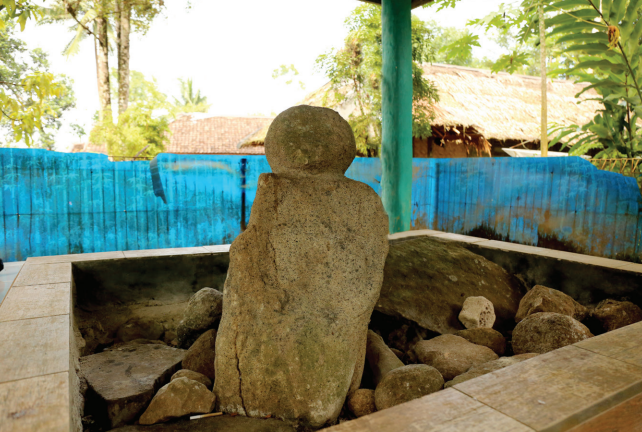 Menhir di Situs Sanghyang Dengdek | Source: Balai Pelestarian Cagar Budaya