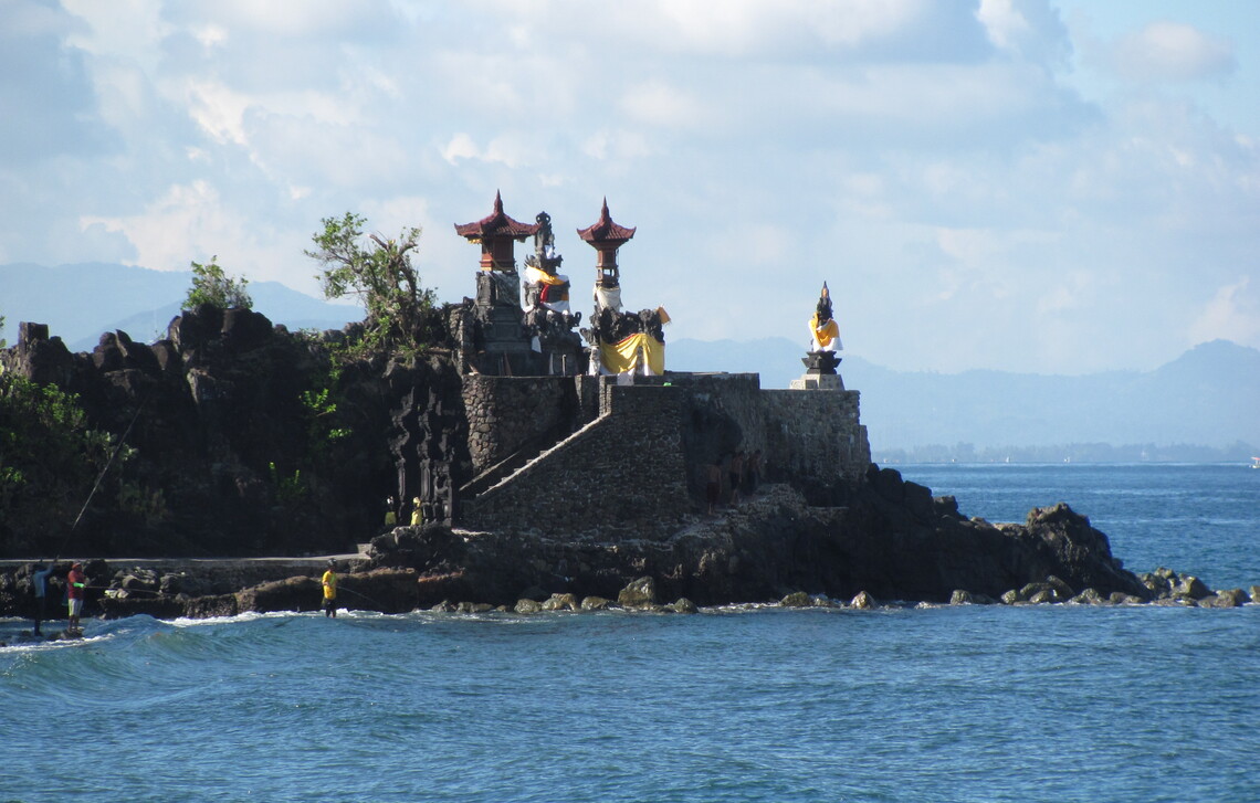 Pura Batu Bolong