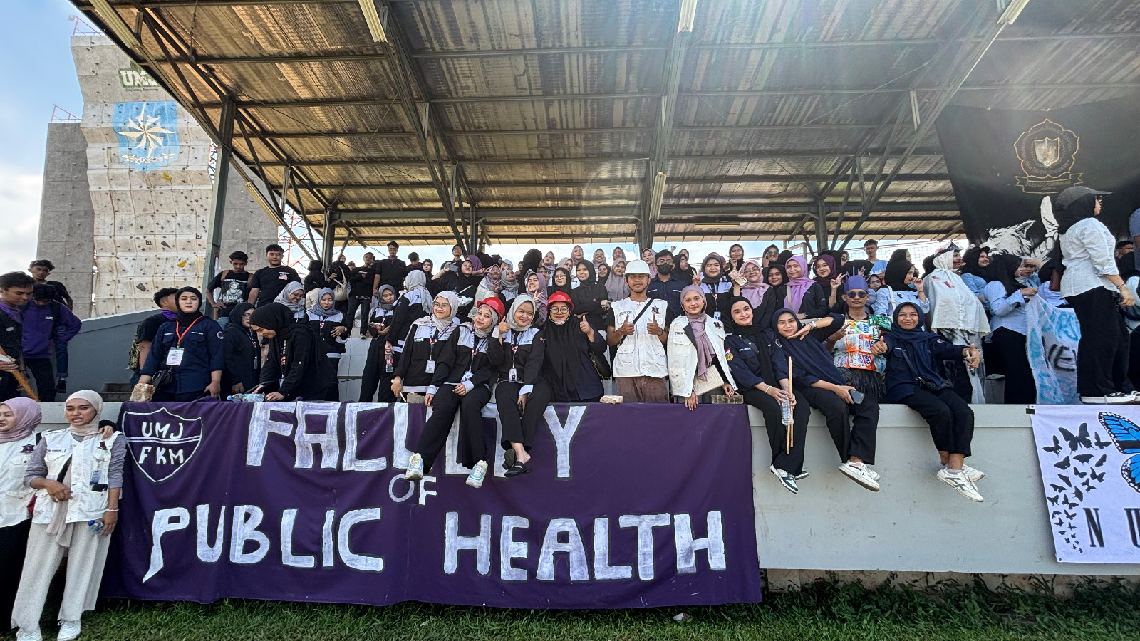Parade Mahasiswa FKM dengan membawa warna ungu Sebaga indentitas. Foto By BEM FKM UMJ