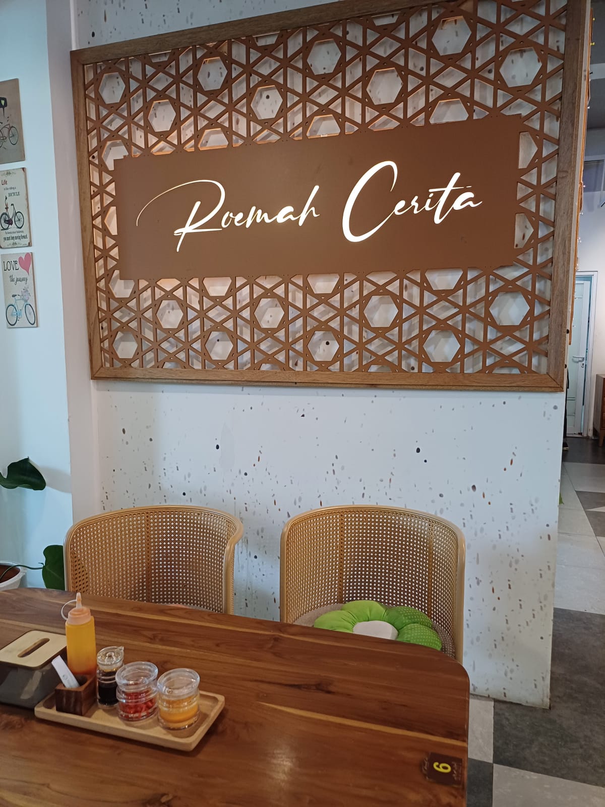 Interior kafe Roemah Cerita