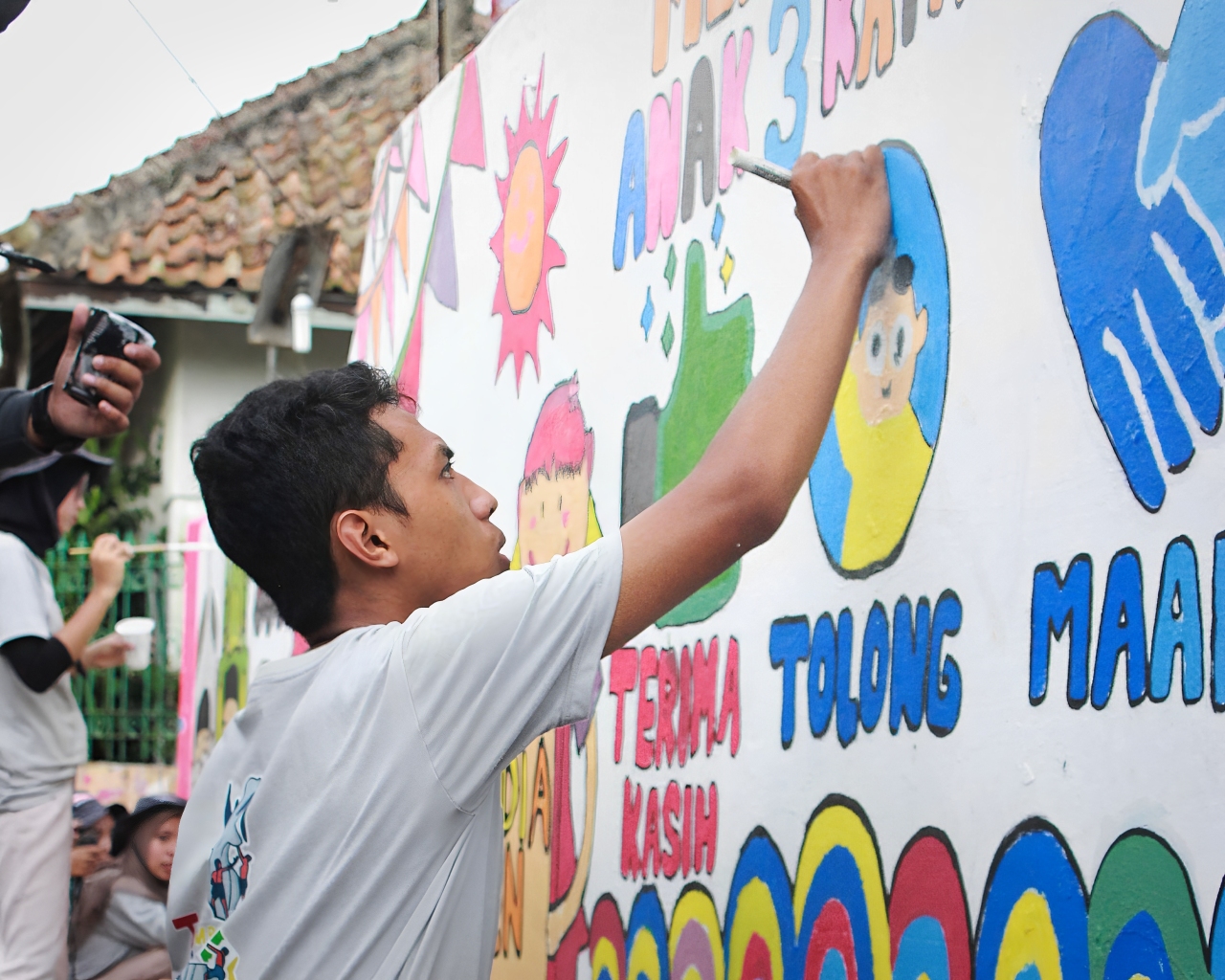 Adam Firmansyah bersama tim Tembok Pedia Kebumen (Dok. Adam Firmansyah)
