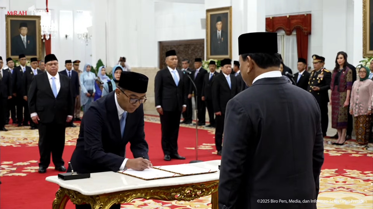 Momen Penandatanganan Berita Acara oleh Mendiktisaintek