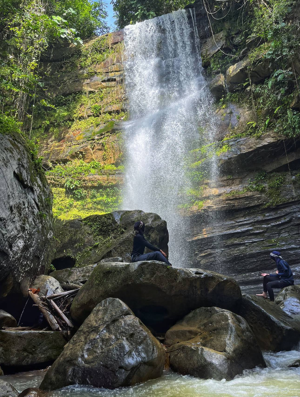 Wisata Air Terjun Tembinus di Sekitar IKN