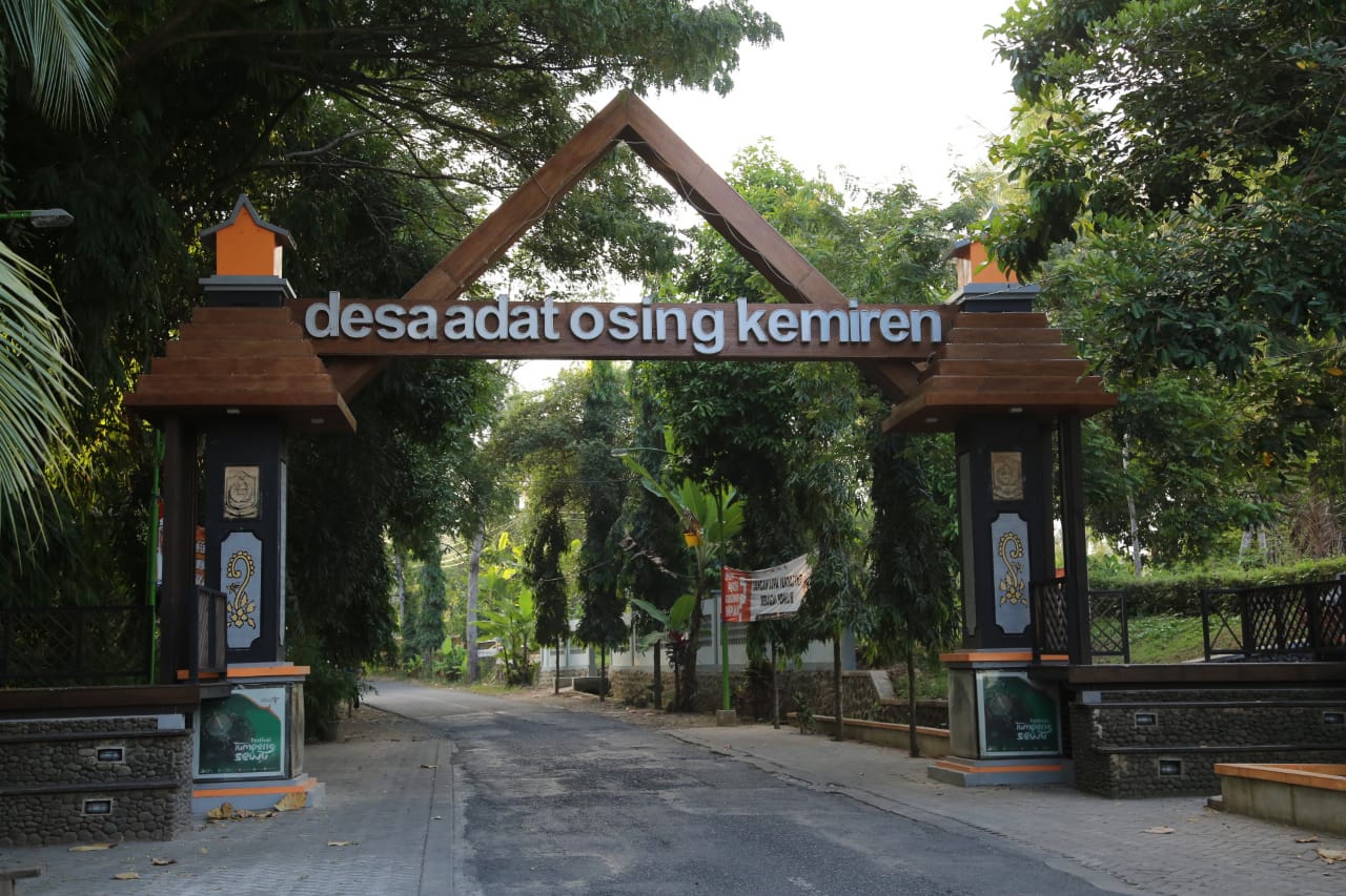 Gapura Desa Kemiren, Banyuwangi | BeritaBwi (banyuwangikab.go.id)