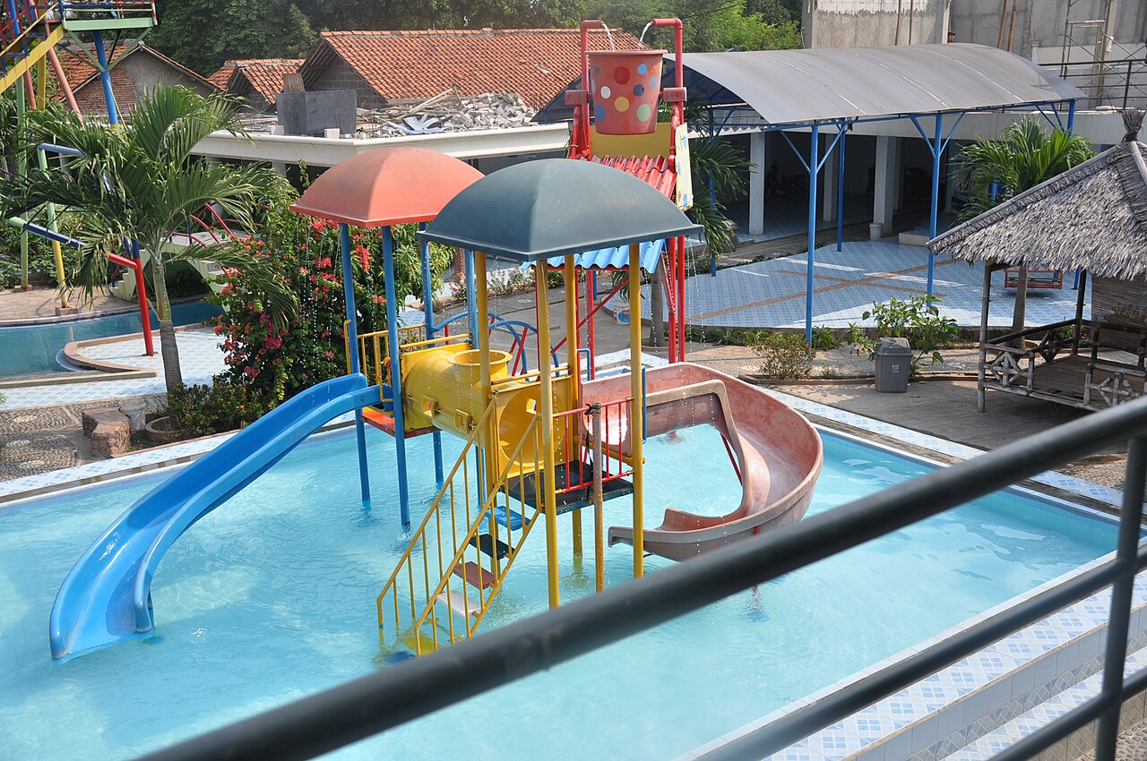Salah satu wahana air di Bekasi @ jenciapark2/Wikimedia Commons