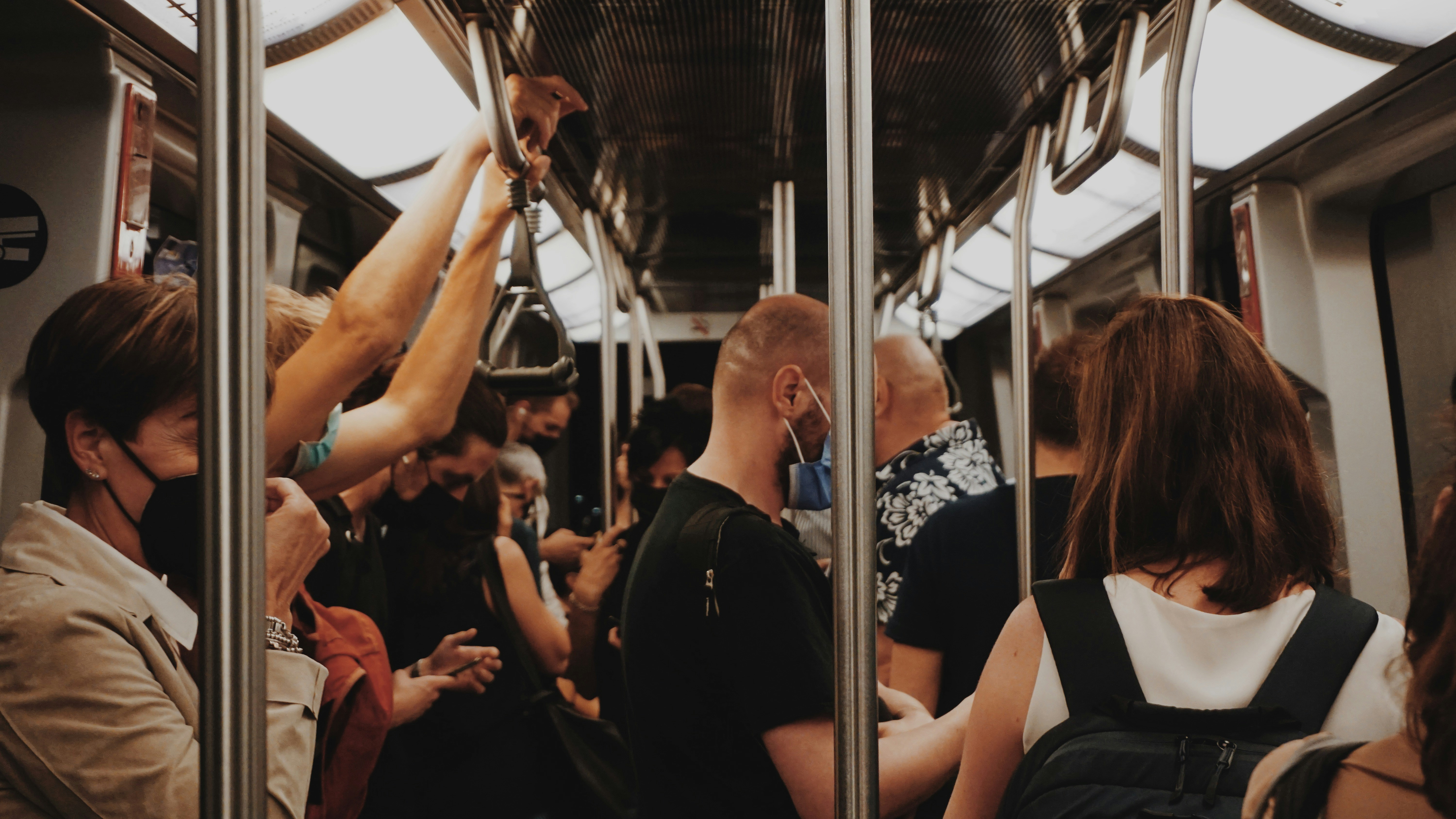Kepastian pemetaan jam sibuk. Roda Kehidupan Dekat Stasiun Karawang, Imbas Positif Bagi Ojek Online