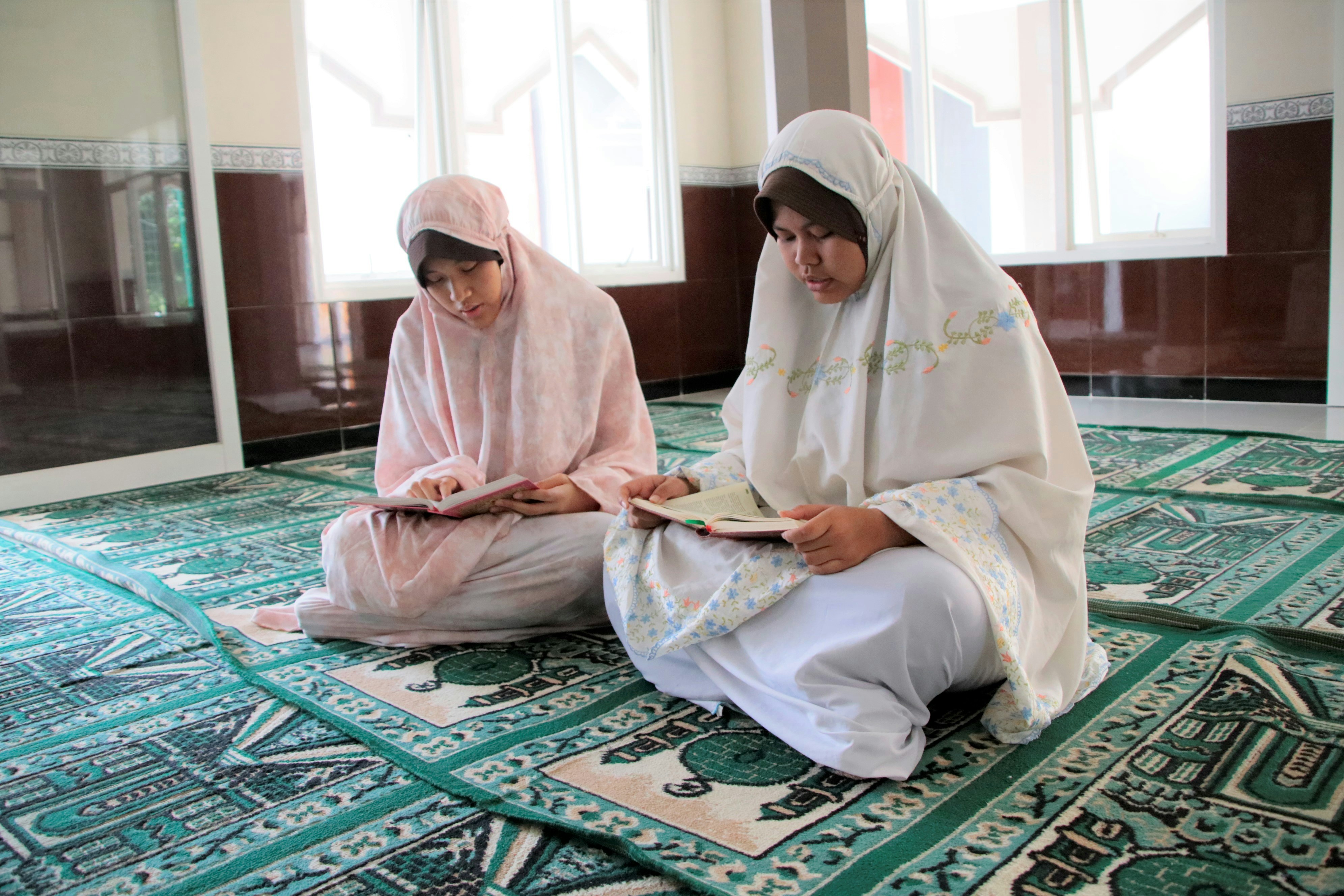 Tadarus Alquran | Sumber: Ed Us (unsplash.com