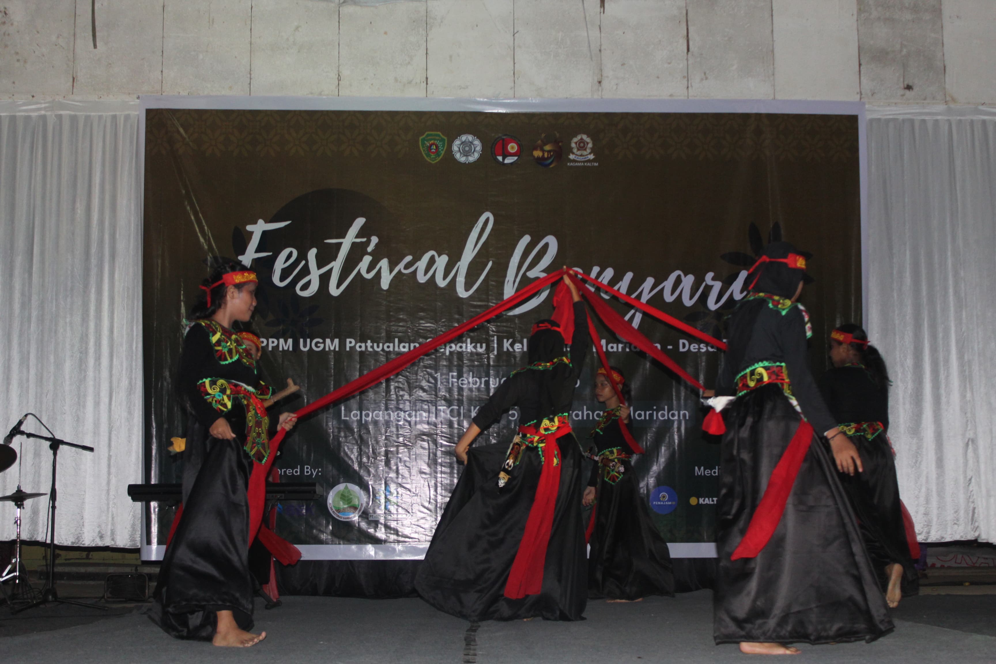 Penampilan SMPN 12 Penajam Paser Utara pada Festival Benyaru