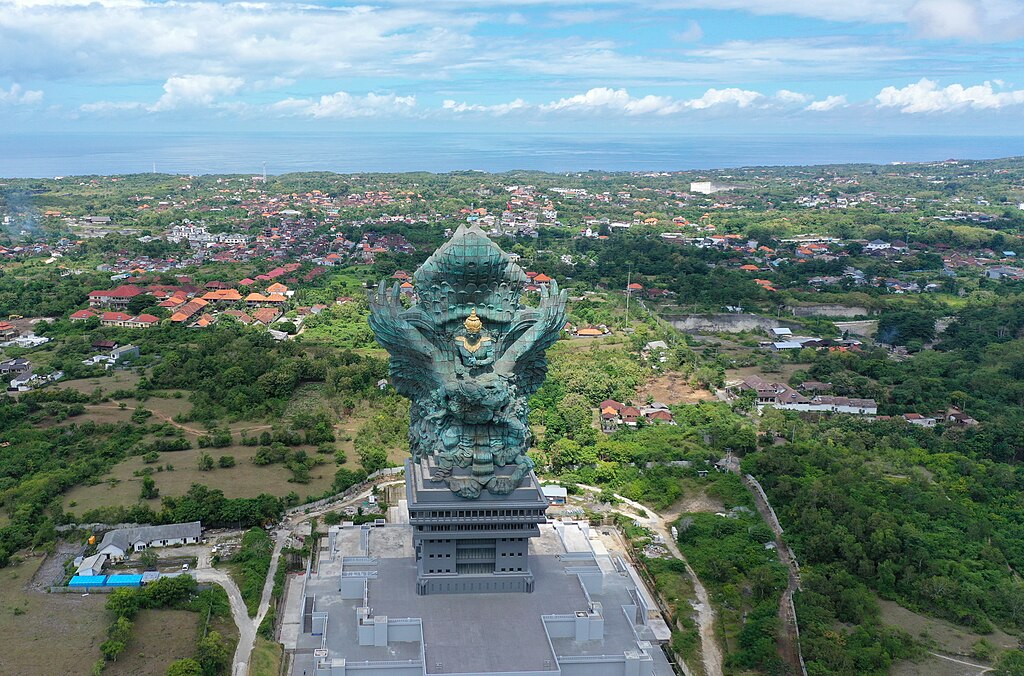 Garuda Wisnu Kencana, wisata dekat Pantai Kuta @ NRGPaul/wikimedia commons