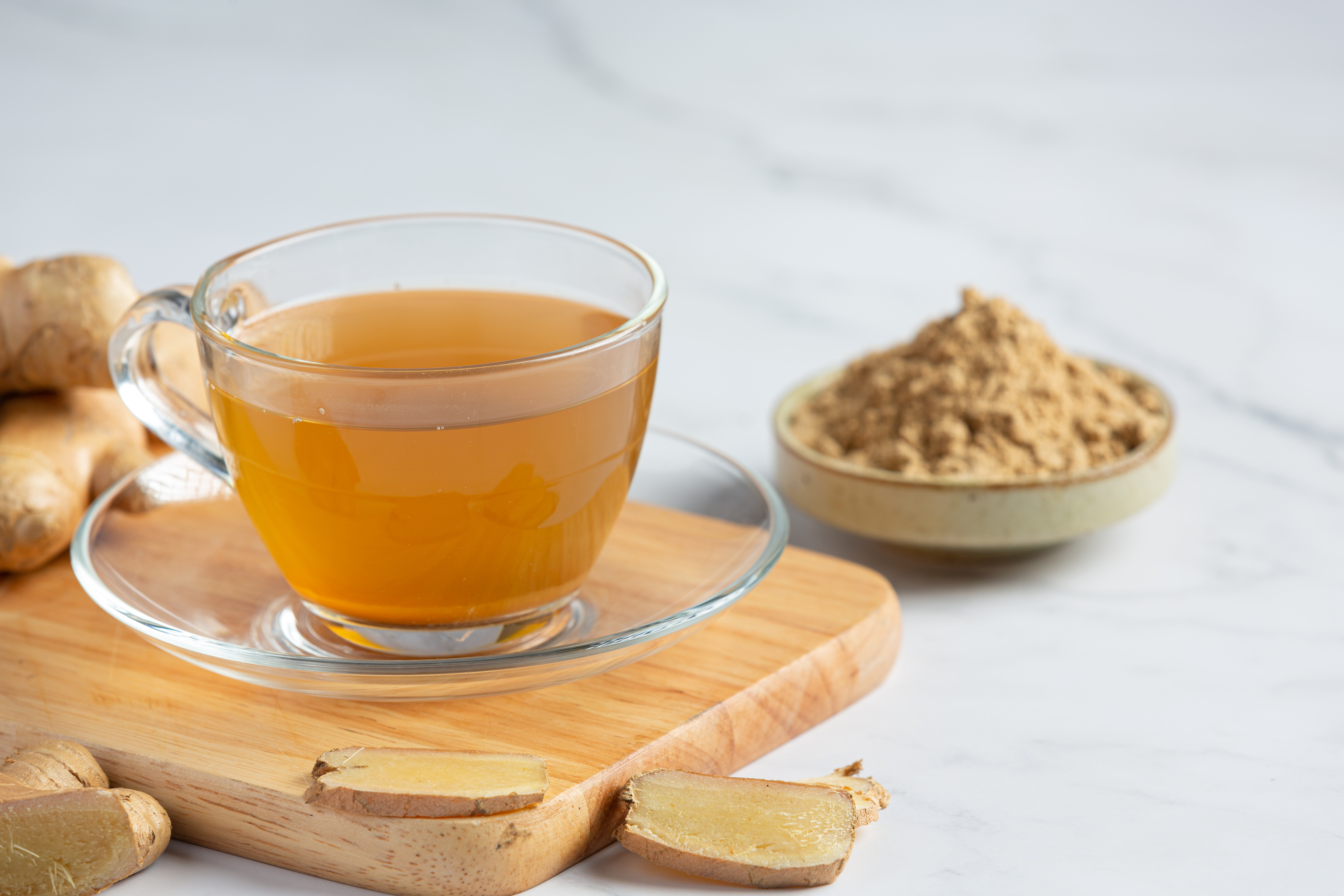 Wedang kencur untuk meningkatkan imunitas tubuh saat cuaca ekstrem | Foto: (Freepik | jcomp).