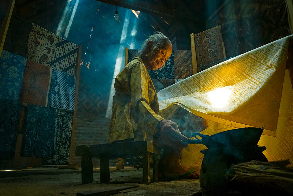 Kerajinan Batik Tulis Desa Wukirsari, Yogyakarta | Wikimedia Commons (Aconkyeah)