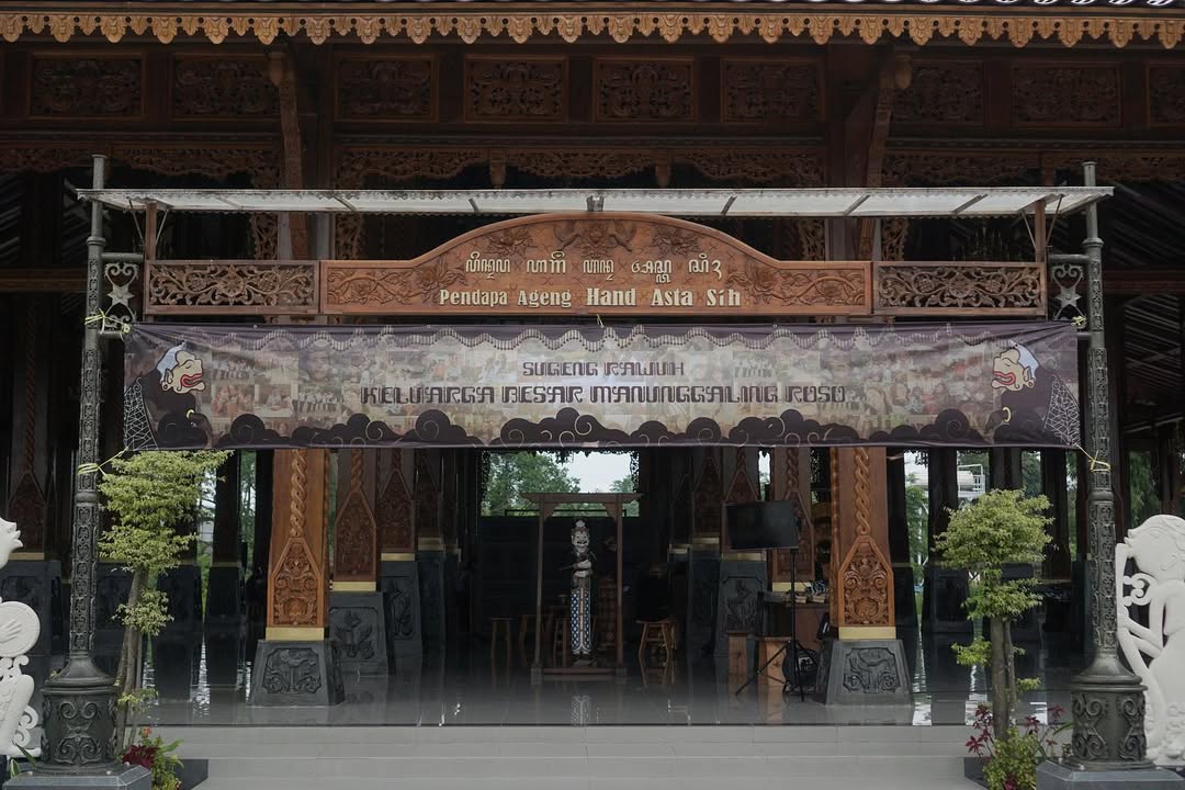 Pesona Rumah Joglo kayu terbesar di dunia Pendopo Ageng Hand Asta Sih | Foto: (Instagram.com/pendapaageng_handastasih)