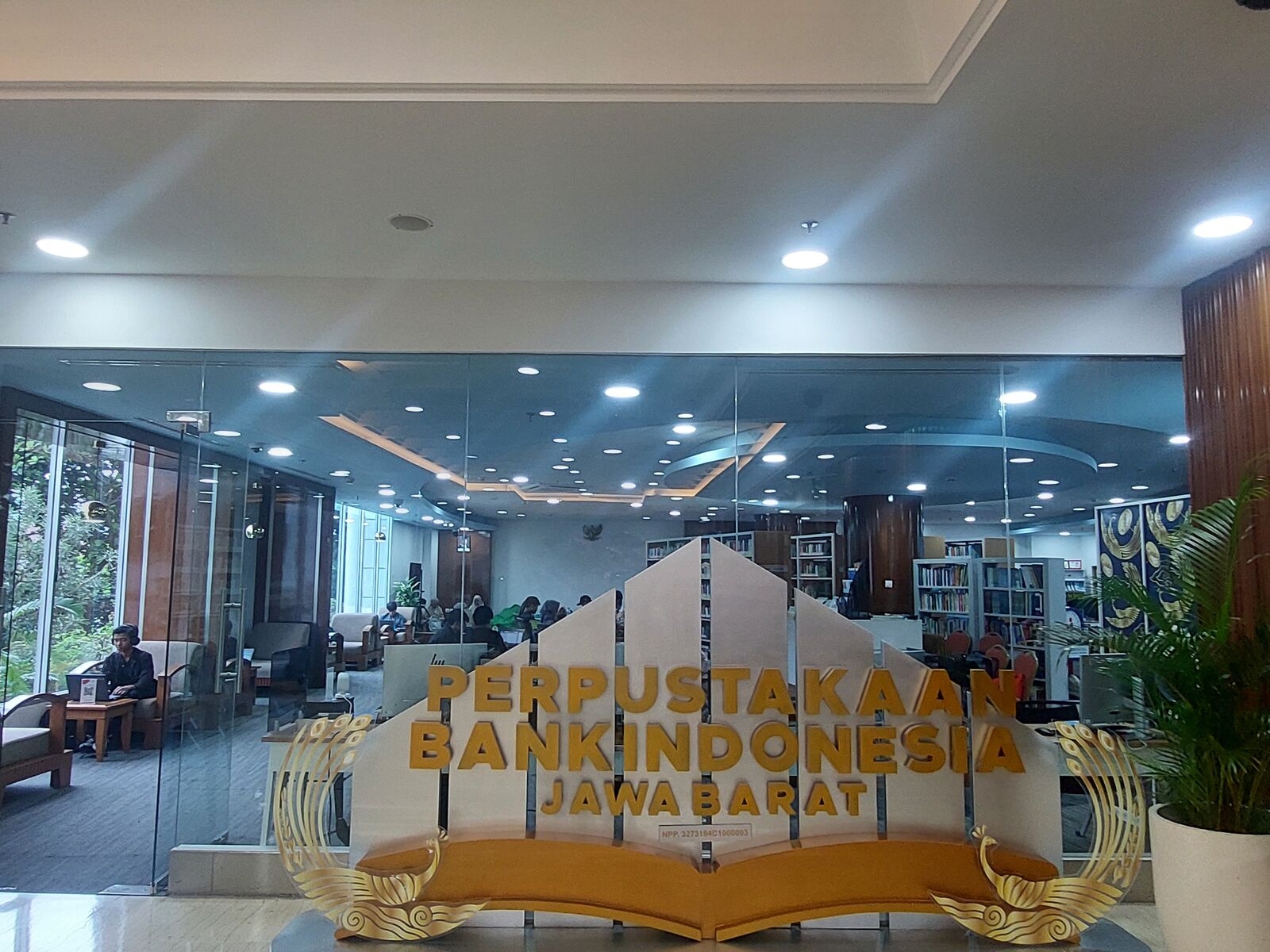 Tempat Baca di Bandung Perpustakaan BI Jabar tampak depan