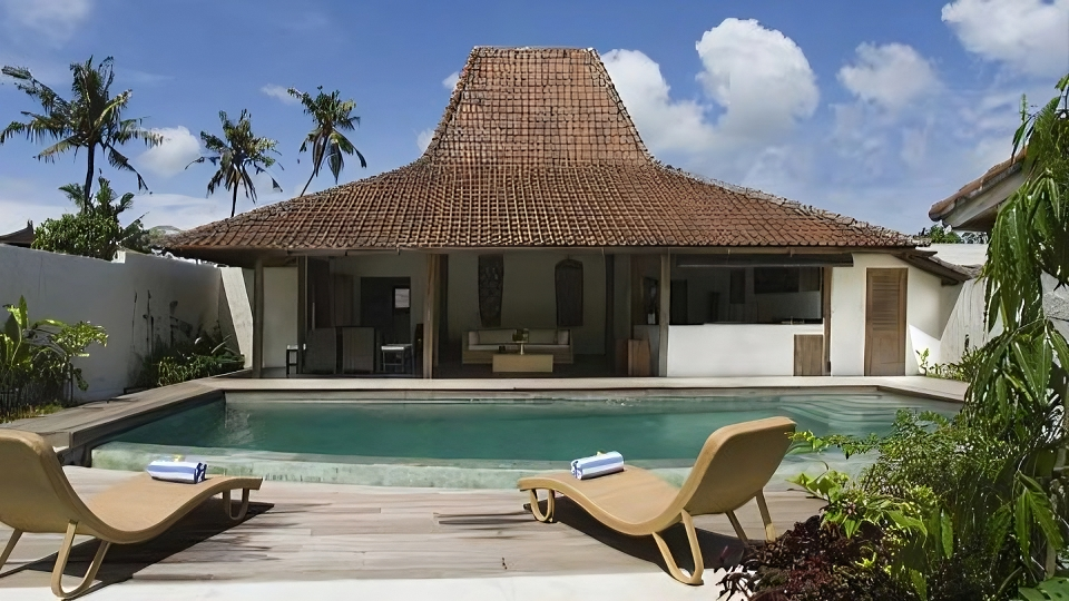 Potret sebuat resort mewah yang mengadopsi konsep Rumah Joglo | Sumber gambar: Baliheaven.com