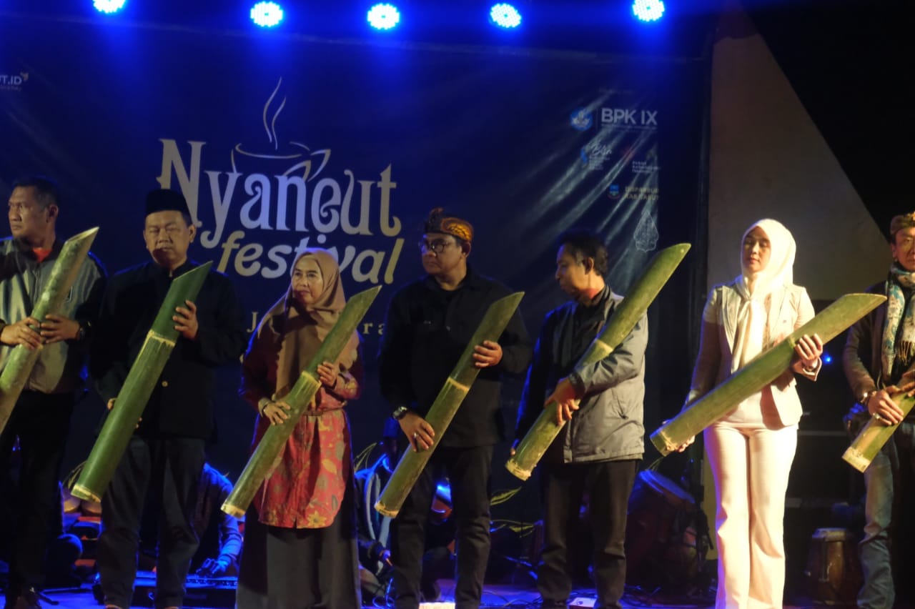Festival Nyaneut Garut