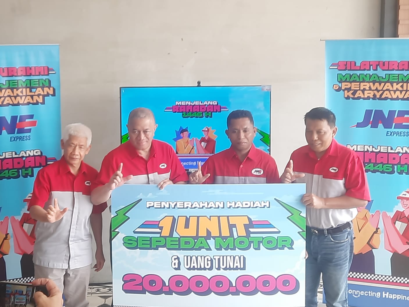 Sirilus Siko adalah pemain sepak bola amputasi yang memperkuat Timnas Amputasi Indonesia. 