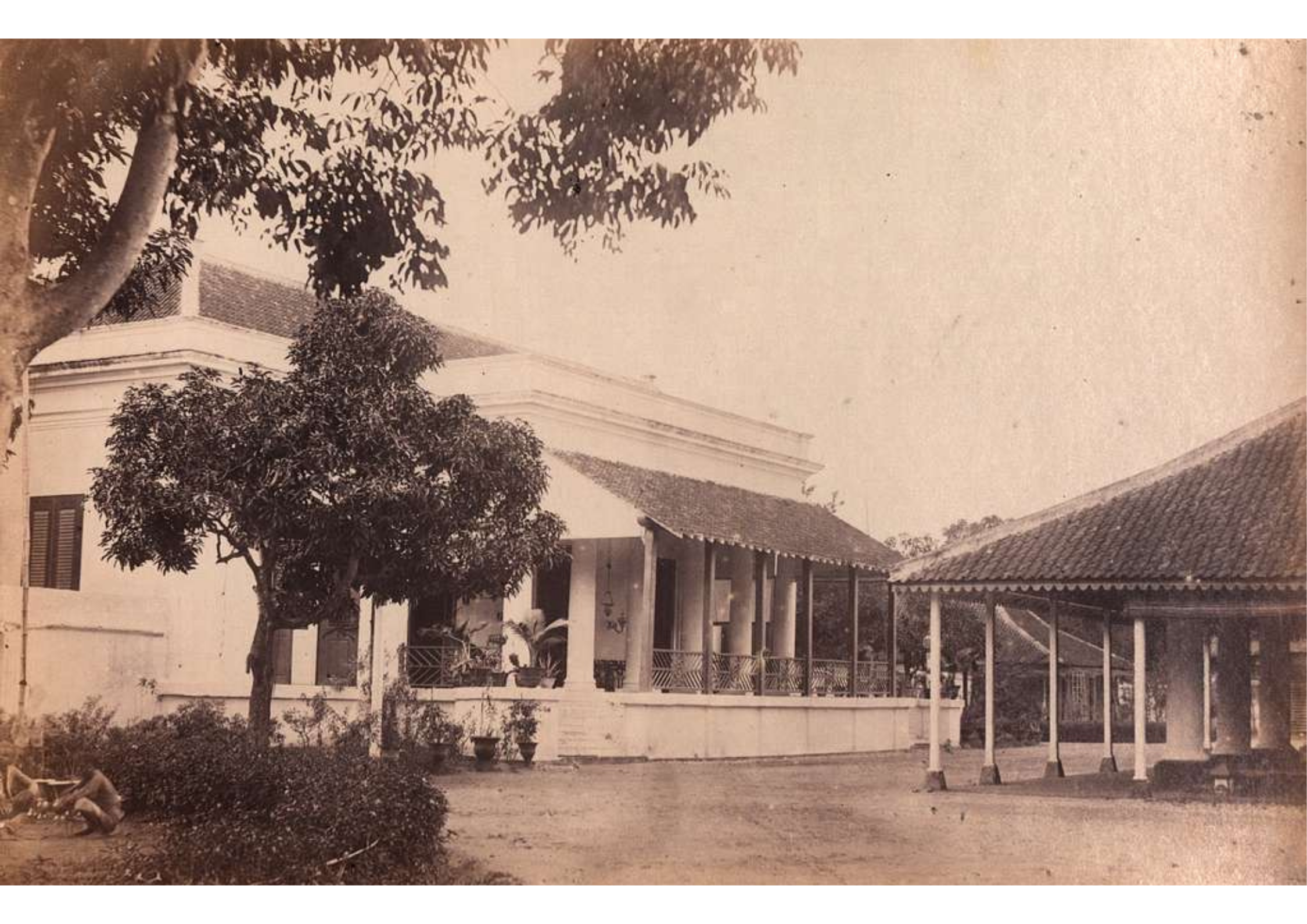 Rumah Bupati Dalem di Surabaya | Sumber: Get Archive (Universiteitsbibliotheek Leiden)