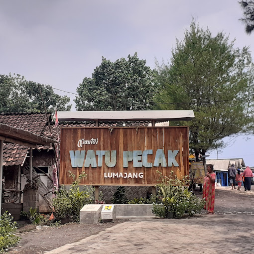Pantai Watu Pecak Lumajang | Dok. SUBAIDI HSE (Google Maps)