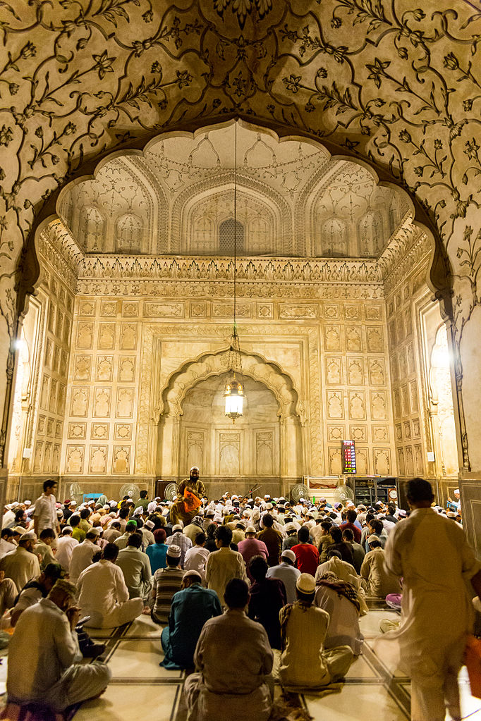 Memperbanyak ibadah di Bulan Ramadan @ Syed Bilal Javaid/wikimedia commons