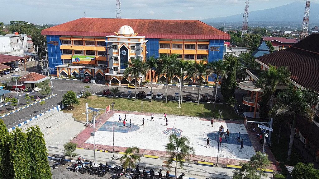 Universitas Muhammadiyah Jember @ Zeinel Arfin Sadiq/wikimedia commons