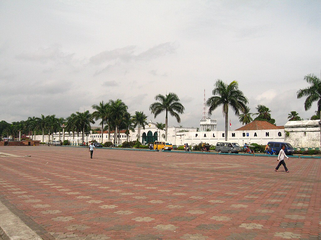 Panorama Benteng Kuto Besak Palembang @ Arisdp/wikimedia commons