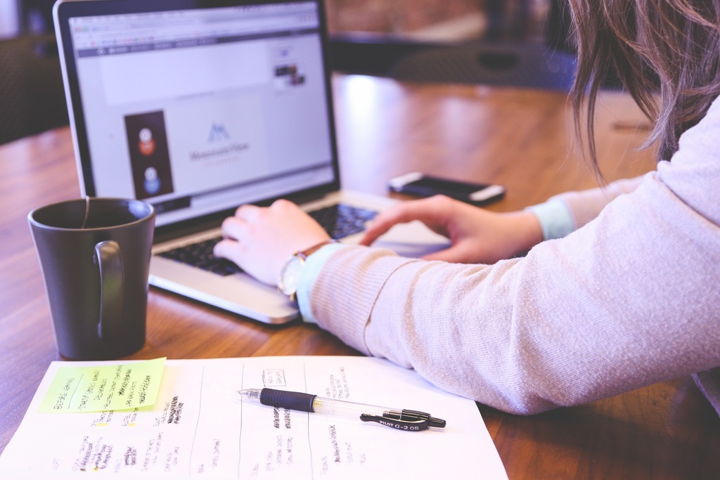 Perbedaan CV, Resume, Cover Letter dan Motivation Letter Beserta Contohnya @ pxhere