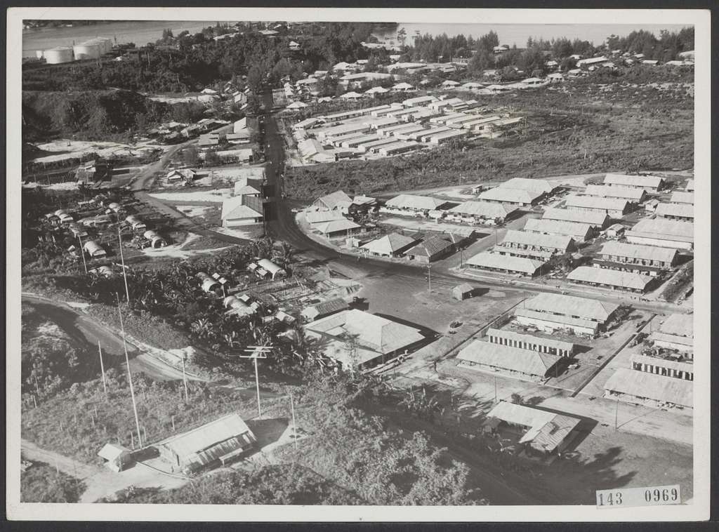 Kompleks Nederlandsche Nieuw Guinea Petroleum Maatschappij (NNGPM) di Sorong tahun 1954 @ Nationaal Archief