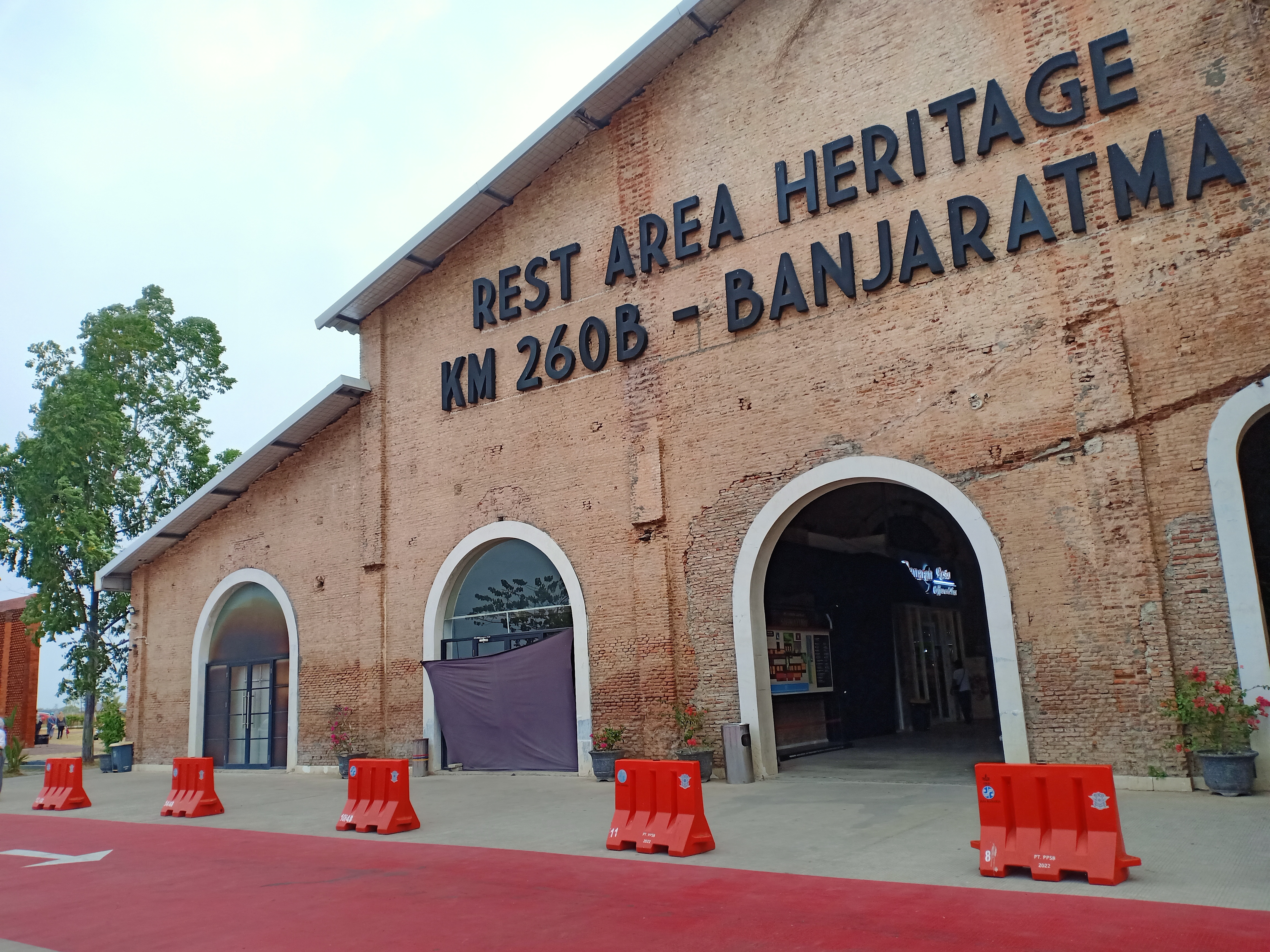 Pabrik Gula Banjaratma yang jadi rest area