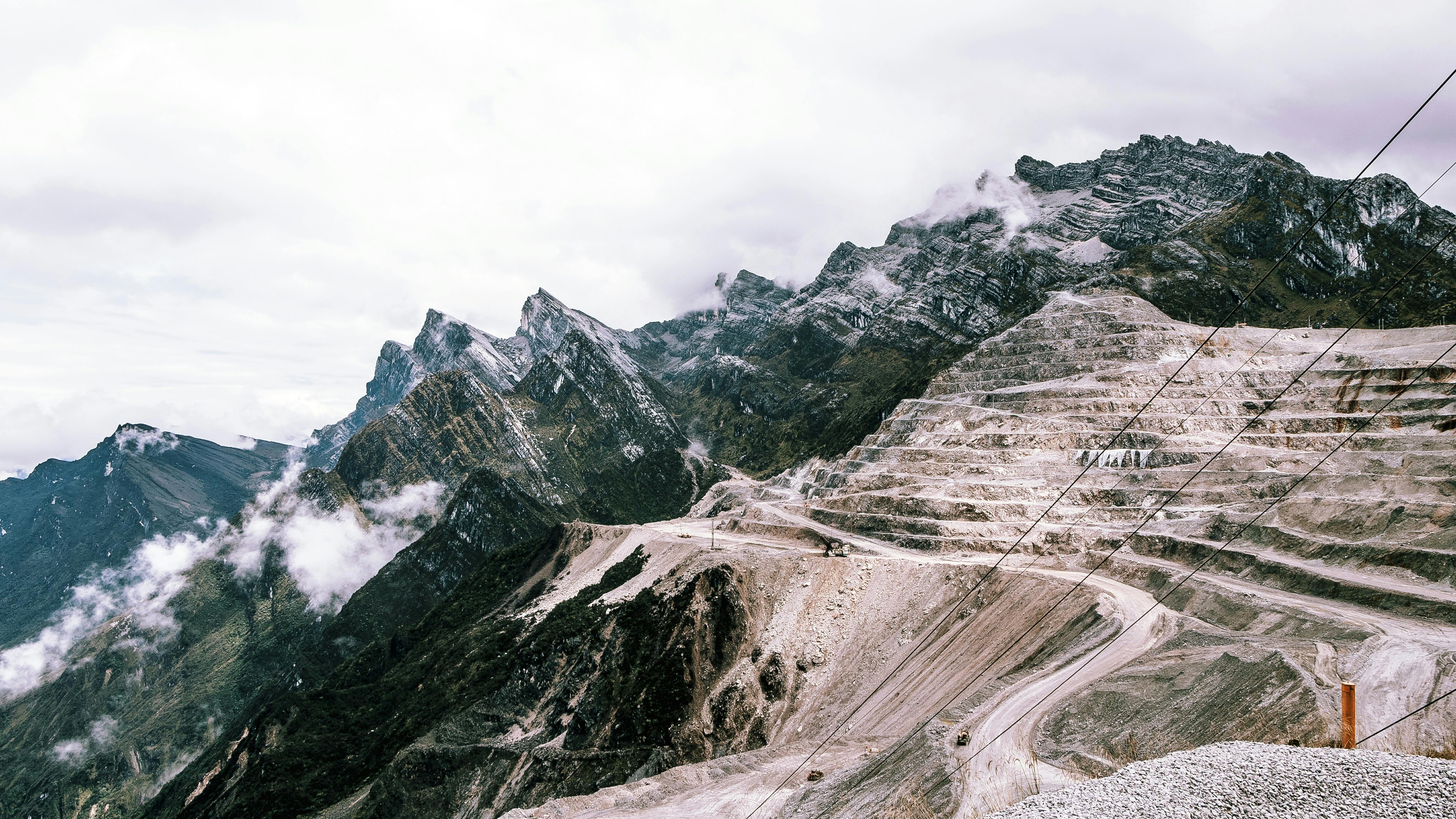 Gunung Carstenz dekat Freeport
