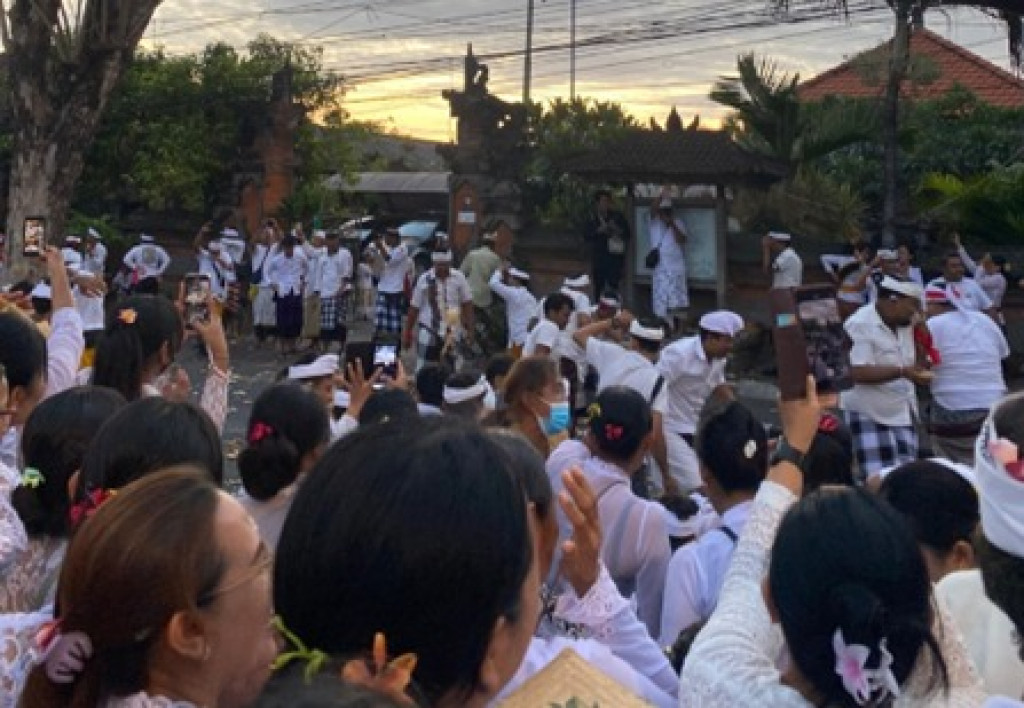 Tradisi Mesalaran Tipat Bantal @ Pemerintah Desa Balung