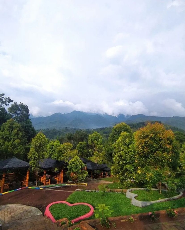 Pemandangan Bukit Gandrung Tanggulasi Kediri @ Dinas Kominfo Kabupaten Kediri