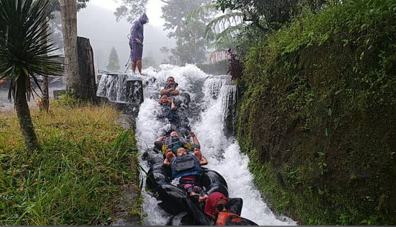 Pengunjung di Kali Pucung River Tubing | Dok. Maria Jono (Google Maps)
