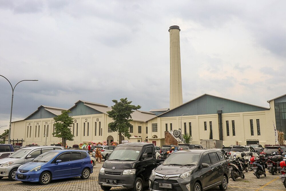 Gedung De Tjolomadoe | Wikimedia Commons | Pinerineks