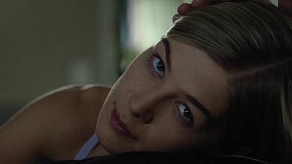 Rosamund Pike sebagai Amy Dunne dalam Gone Girl (2014)