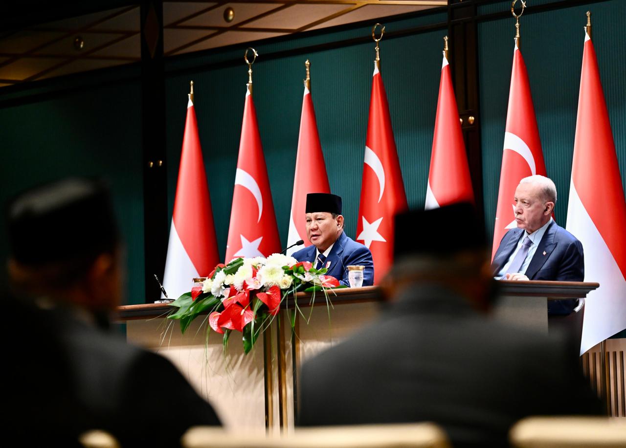 Soekarno dan Prabowo, dua Presiden Indonesia yang ternyata mengidolakan sesosok Atatürk, Bapak Negara Turki yang juga pahlawaan revolusioner.