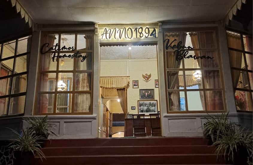 Loby Catimor Homestay Ijen bergaya Eropa Sejak Tahun 1894