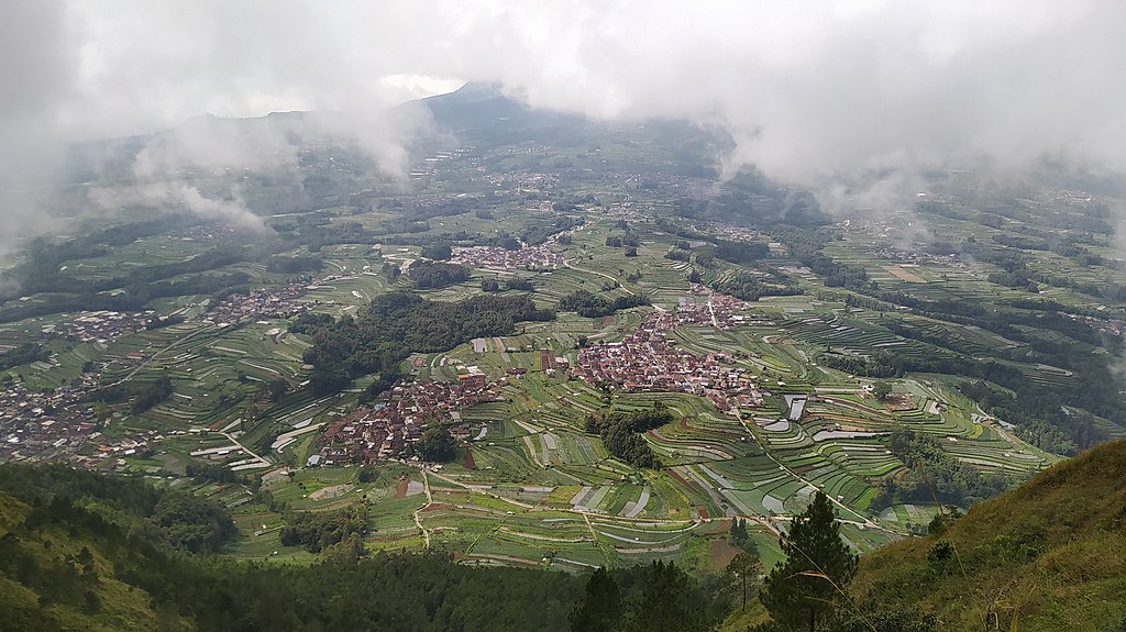  Pemandangan dari Atas Gunung Andong @ Deepsea13/wikimedia commons 