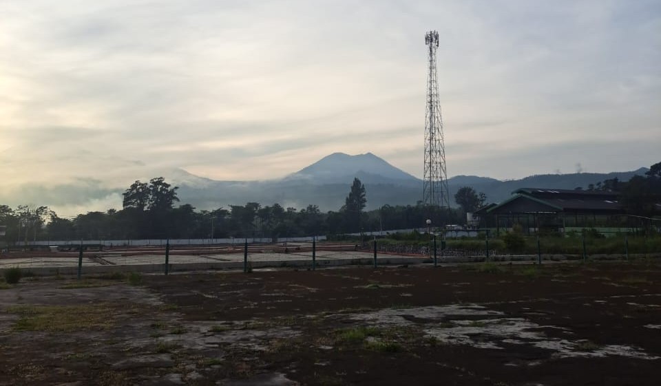 Pemandangan Gunung Raung dari Arabica Homestay Ijen Bondowoso