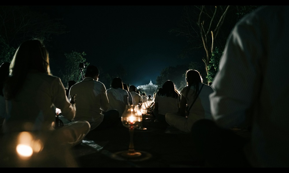 https://www.pexels.com/photo/calm-situation-during-vesak-day-18553877/