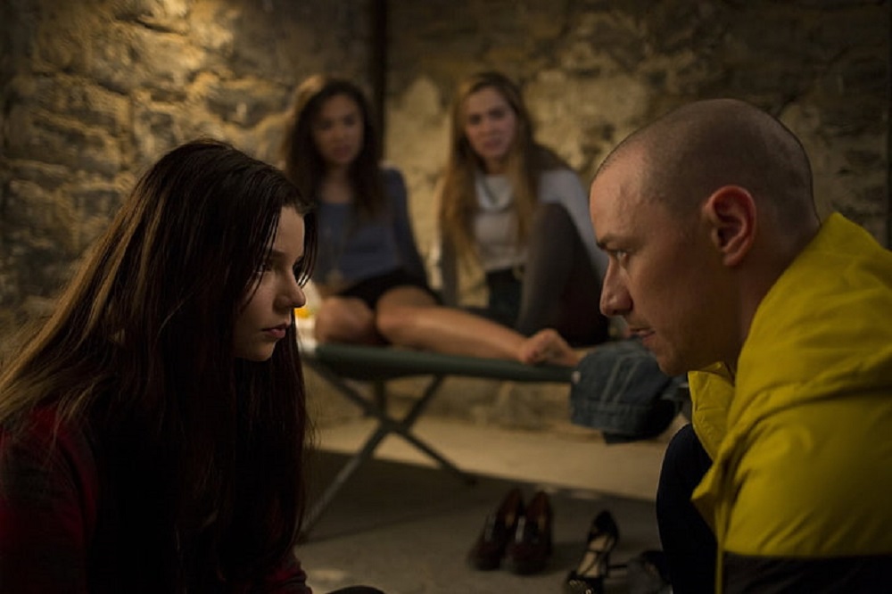 James Mc Avoy dalam Split (2016)