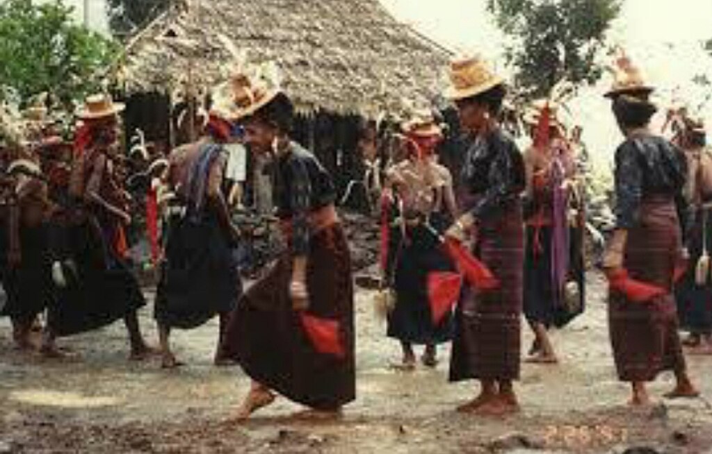 Masyarakat Lio di Ende @ Jeff van Timor/wikimedia commons