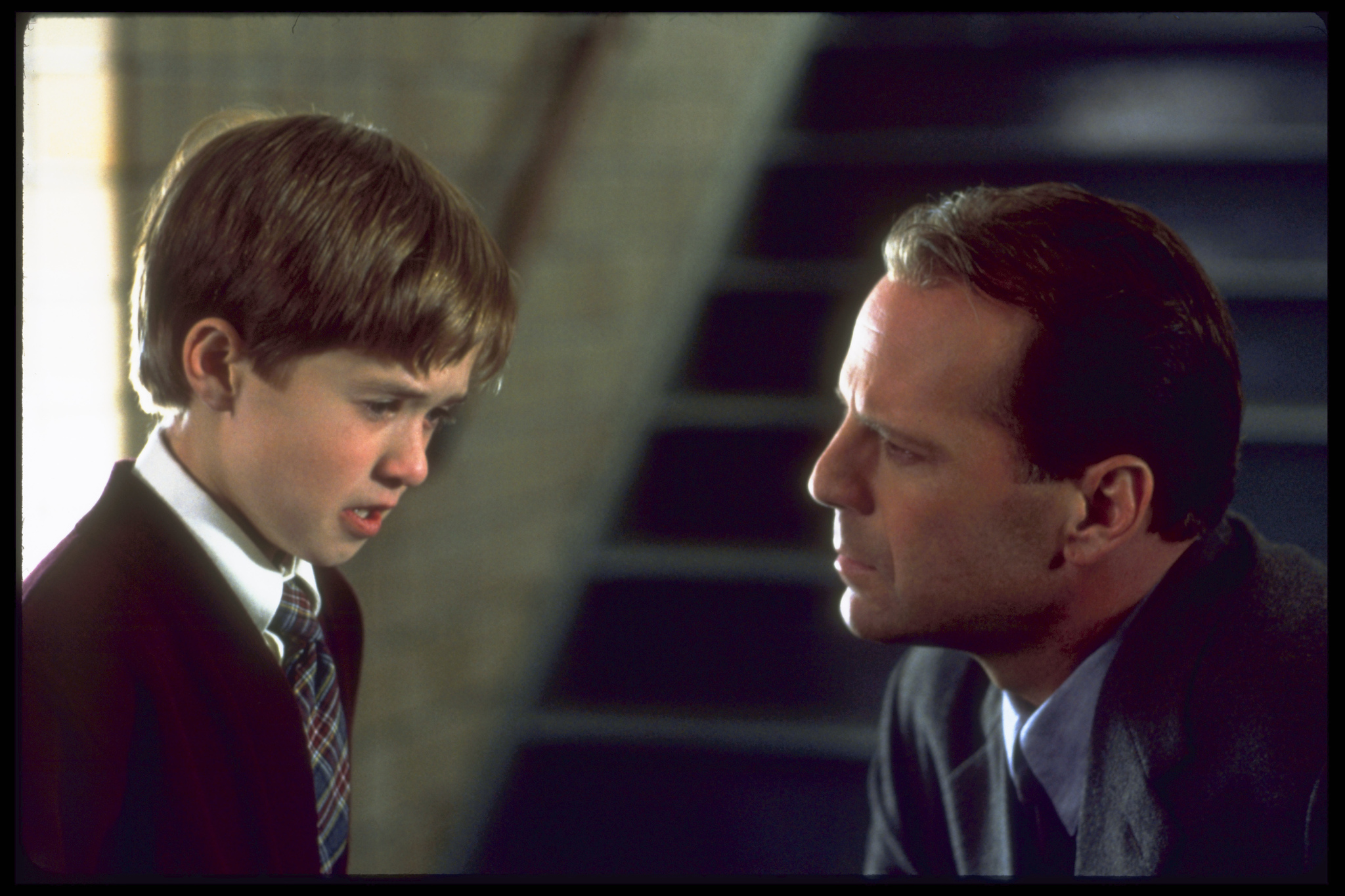 Bruce Willis dan haley Joel Osmant dalam The Sixth Sense (1999)